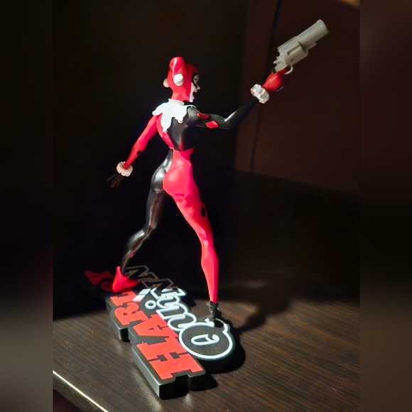 DC Direct Harley Quinn Red White and Black Limited Edition Jim Lee Statue - Picture 7 of 10